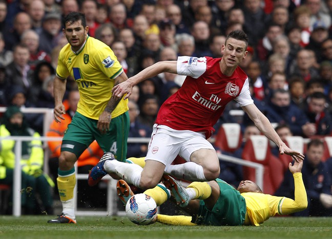 Симон Джексон против Лорана Косельни