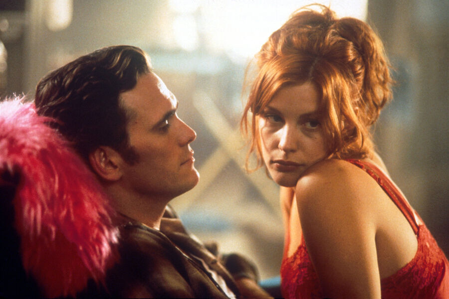 Актеры Мэтт Диллон и Лив Тайлер в&nbsp;фильме &laquo;Ночь в&nbsp;баре Маккула&raquo; (2001)