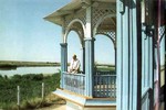 В <<беседке Гагарина>> на берегу Сырдарьи. Октябрь 1997 года
