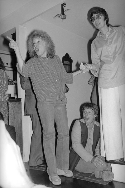 Бетт Мидлер и Марк Хэмилл на&nbsp;вечеринке в&nbsp;Беверли-Хиллз, 1978&nbsp;год