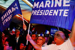 Сторонники кандидата в&nbsp;президенты Франции от &laquo;Национального фронта&raquo; на&nbsp;мероприятии в&nbsp;коммуне Энен-Бомон, 23 апреля 2017 года