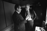 Президент США Джеральд Форд (справа) и Генри Киссинджер совещаются в поезде перед саммитом во Владивостоке, Россия 1974 год