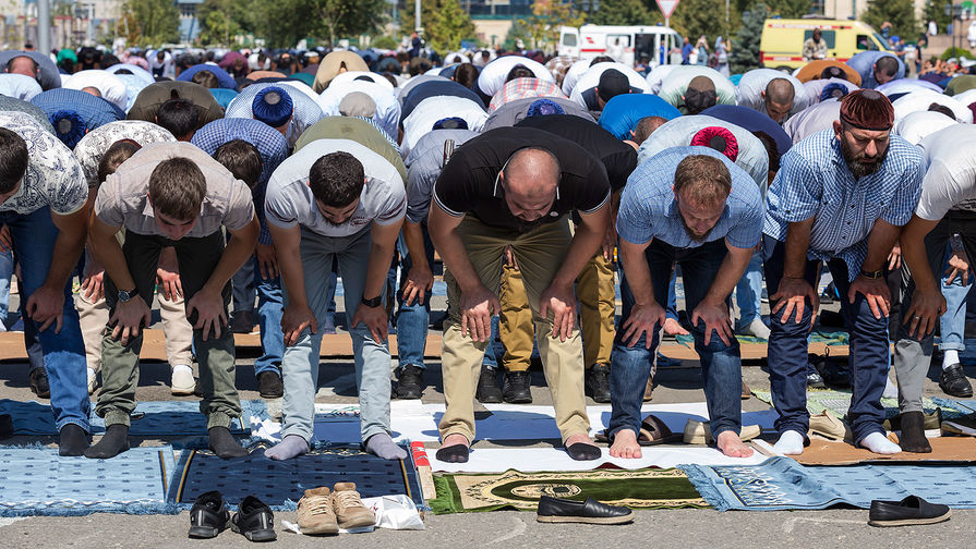 Во время массового митинга на&nbsp;площади Ахмата Кадырова в&nbsp;Грозном в&nbsp;поддержку мусульман Мьянмы