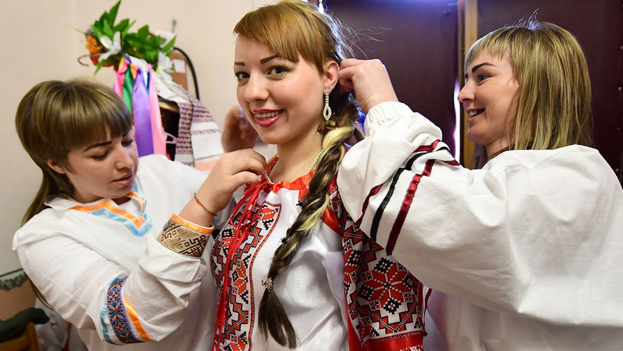Участница конкурса красоты «Мисс весна-2019» перед выступлением в Исправительной колонии №10 в селе Горном.