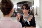 <b>«Черный лебедь» (2010), Даррен Аронофски</b>
<br><br>
Психологический триллер Даррена Аронофски рассказывает о конкуренции молодых балерин за место уходящей примы, роль которой на экране воплотила Райдер. Главная героиня Нина (Натали Портман) претендует на ведущую партию в «Лебедином озере», однако хореограф (Венсан Кассель) сомневается, что она сможет перевоплотиться из Белого лебедя в Одиллию, так как в ней не хватает страсти. Ради роли Нина исследует темные закоулки своей души и скоро утрачивает чувство реальности