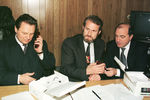 1996. Иван Рыбкин, Ахмед Закаев и Борис Березовский во время встречи в Грозном.