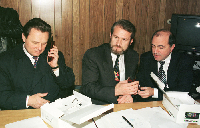 1996. Иван Рыбкин, Ахмед Закаев и Борис Березовский во время встречи в Грозном.