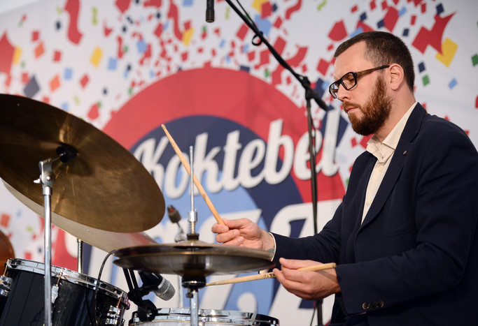 Музыкант Александр Зингер выступает на фестивале Koktebel Jazz Party в Москве