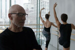 <b>«Матч» (2014)</b>
<br><br>
К пожилому хореографу Тоби приходит пара, Майк и Лиза. Они заявляют, что хотят взять у него интервью для диссертации, посвященной танцевальной культуре 60-х. В процессе беседы вопросы становятся совсем личными: оказывается, Майк подозревает, что Тоби — его настоящий отец. Но тот отказывается это признавать.
Роль затворника Тоби исполнил Патрик Стюарт. Премьера этой независимой картины состоялась на фестивале «Трайбека». Она так и не получила широкого распространения, хотя критики оценили ее довольно высоко. 