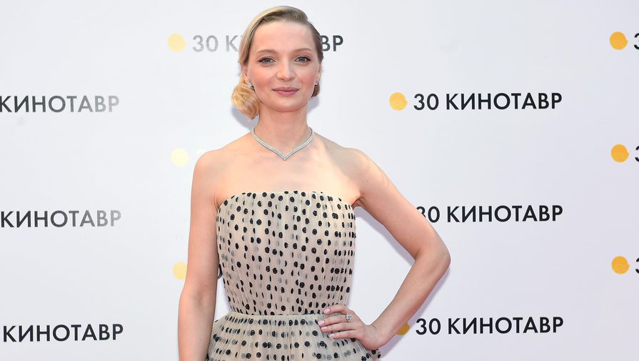 Актриса Екатерина Вилкова на Звездной дорожке перед началом церемонии открытия 30-го Открытого Российского кинофестиваля «Кинотавр» в Сочи