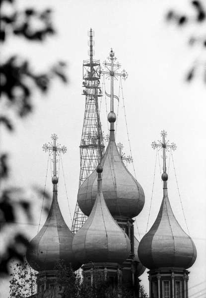 Купола церкви Ризоположения и телевизионная башня Шухова на&nbsp;Шаболовке, 1974&nbsp;год