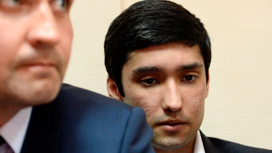 Сын вице-президента «ЛУКойла» Руслан Шамсуаров, обвиняемый в неповиновении распоряжению сотрудников полиции, в здании Гагаринского суда Москвы