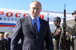 Президент РФ Владимир Путин во время церемонии встречи в аэропорту Стамбула, 27 октября 2018 года