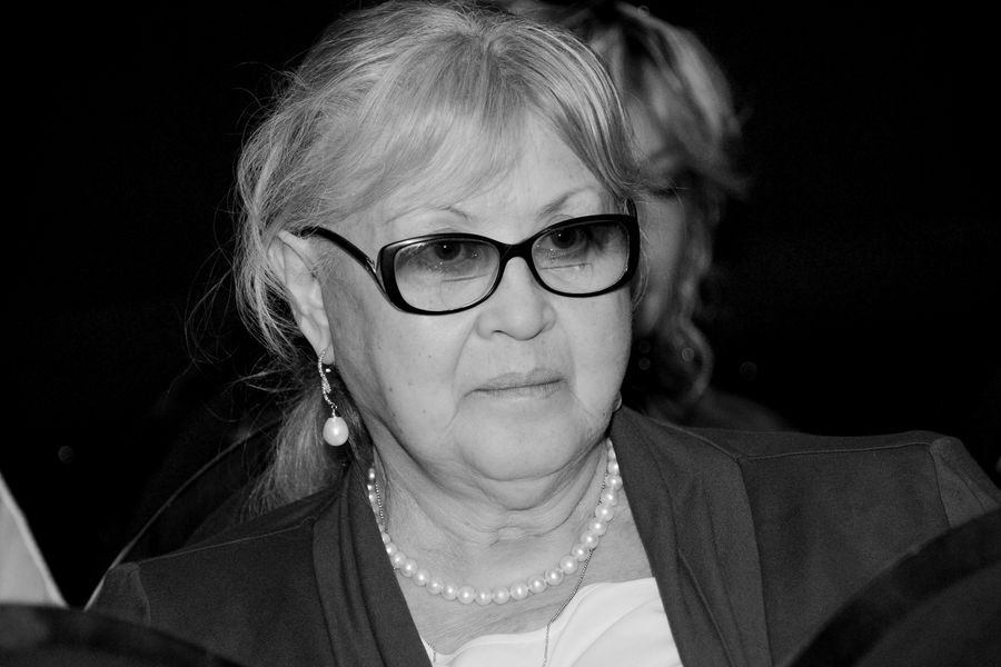 <b>Нина Шацкая (16 марта 1940 &mdash; 23&nbsp;мая 2021).</b> Советская и российская актриса театра и кино; заслуженная артистка России. Прославилась благодаря роли в&nbsp;культовой постановке «Мастер и Маргарита» по&nbsp;роману Михаила Булгакова, а также сыграла в&nbsp;спектакле «А зори здесь тихие&hellip;». Кроме того, Шацкая известна своими ролями в&nbsp;лентах «Добро пожаловать, или Посторонним вход воспрещен» и «Белый рояль