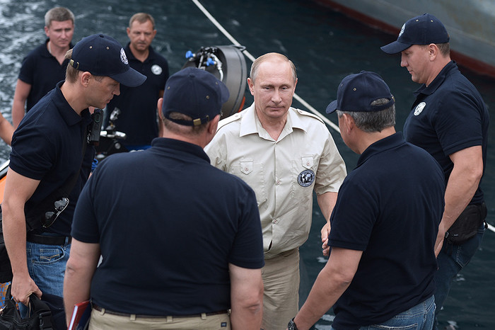 Владимир Путин после погружения на спускаемом аппарате «Си-Эксплорер» на дно Черного моря у берегов Крыма