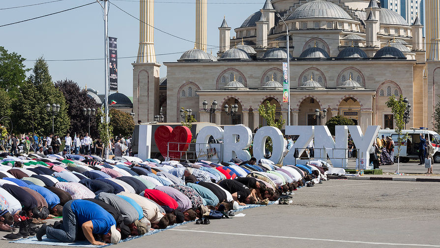 Во время массового митинга на&nbsp;площади Ахмата Кадырова в&nbsp;Грозном в&nbsp;поддержку мусульман Мьянмы, 4&nbsp;января 2018&nbsp;года