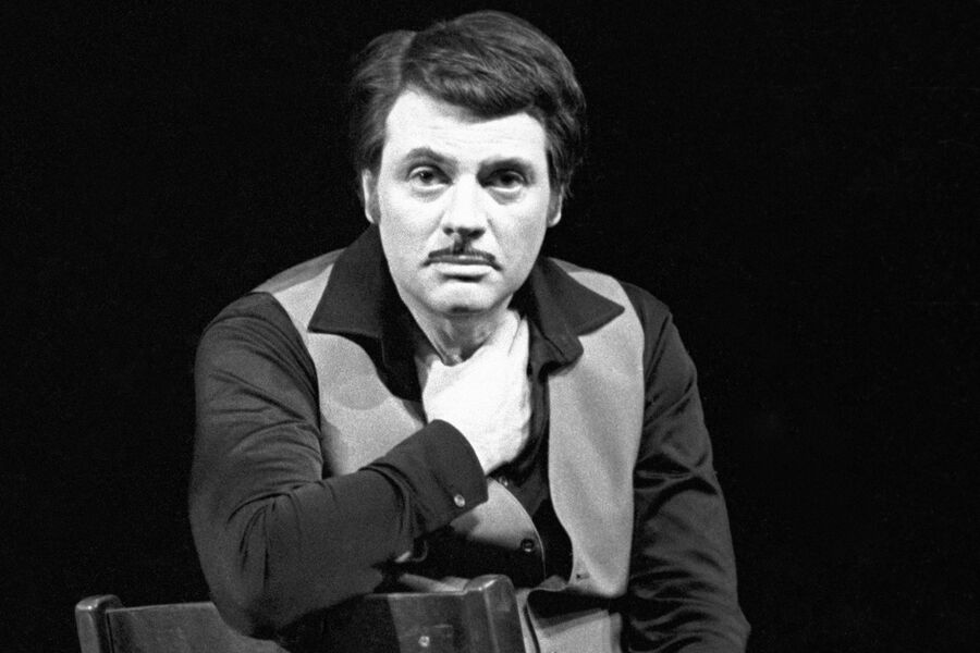 Александр Ширвиндт в&nbsp;сцене из&nbsp;спектакля театра Сатир &laquo;Чудак&raquo;, 1980&nbsp;год