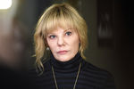 Актриса Александра Захарова во время интервью в театре «Ленком» в связи с кончиной актера Л. Броневого