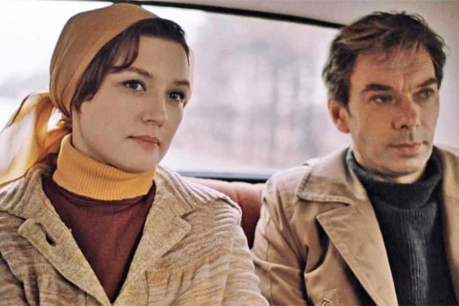 Актеры Вера Алентова в&nbsp;роли Катерины и Алексей Баталов (1928-2017) в&nbsp;роли Георгия (Гоши/Гоги/Жоры/Юрия) в&nbsp;фильме &laquo;Москва слезам не верит&raquo; (1979) 