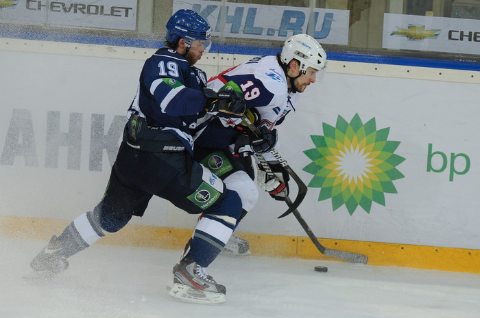 Федор Федоров прессингует Дениса Кокарева