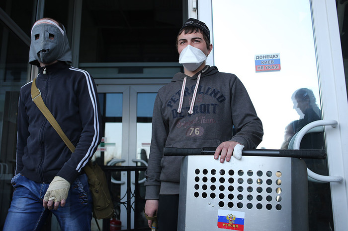 Участники протестных акций у&nbsp;захваченного здания Донецкой областной администрации