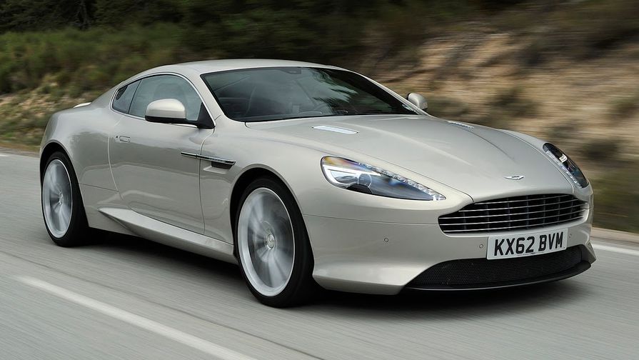 Aston Martin DB9. Именно на таком автомобиле 2 января 2016 года попал в ДТП 15-летний голкипер «Зенита-84» Константин Павлов