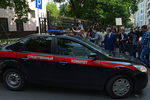 Журналисты у здания Главного следственного управления СК РФ по Москве, где проходят обыски
