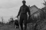 <b>«Маяк» (2019)</b>
<br><br>
В этом мрачном триллере Уиллем Дефо блестяще сыграл дуэтом с Робертом Паттинсоном. Первый воплотил на экране пьющего смотрителя маяка, второй — юношу, прибывшего ему в помощники. 