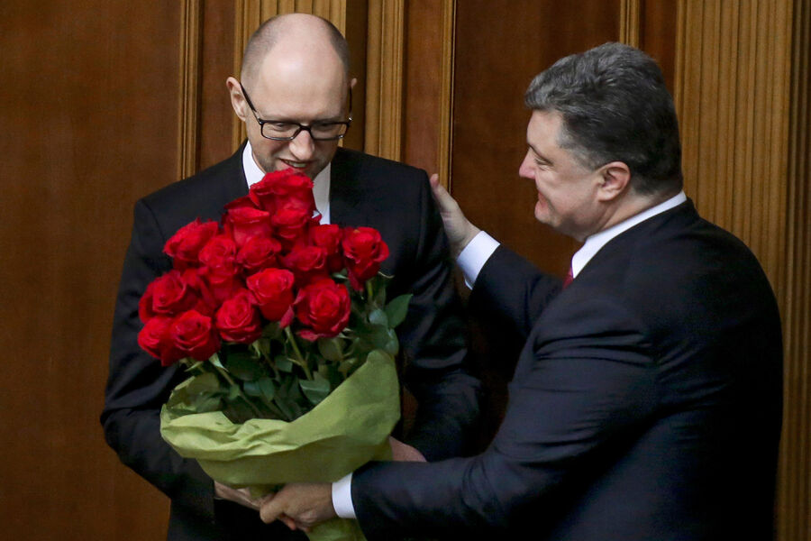 Премьер-министр Украины Арсений Яценюк (слева) и президент Украины Петр Порошенко на&nbsp;первом заседании новоизбранной Верховной рады Украины в&nbsp;Киеве, 27&nbsp;ноября 2014&nbsp;года