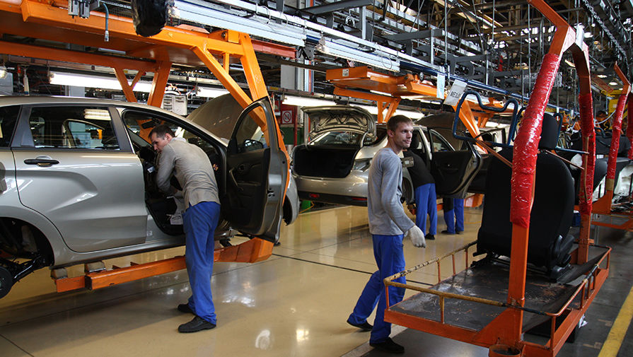 Работа конвейера в одном из цехов компании «АвтоВАЗ»