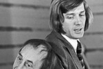 После перенесенного в апреле 1983 года инсульта Басов почти не ходил и утратил способность полноценно двигать левой рукой.
<br>
«Он долго лежал, тяжело болел и понимал, хотя всегда оптимистом был, что уже не выкарабкается. Но даже в таком положении у него приступы меланхолии и депрессии редко случались – он нас смешил, будучи лежачим больным… У меня как-то были проблемы в институте, чуть не отчислили, и я зашел к нему и заплакал, так тяжело было. И вот тут он мне говорит: «Старик, но я же не плачу…» И я тогда понял, каково ему, раз он это произнес», – рассказывал его сын Александр
<br><br>
<b>На фото:</b> Владимир Басов (слева) и Александр Абдулов во время съемок, 1981 год
