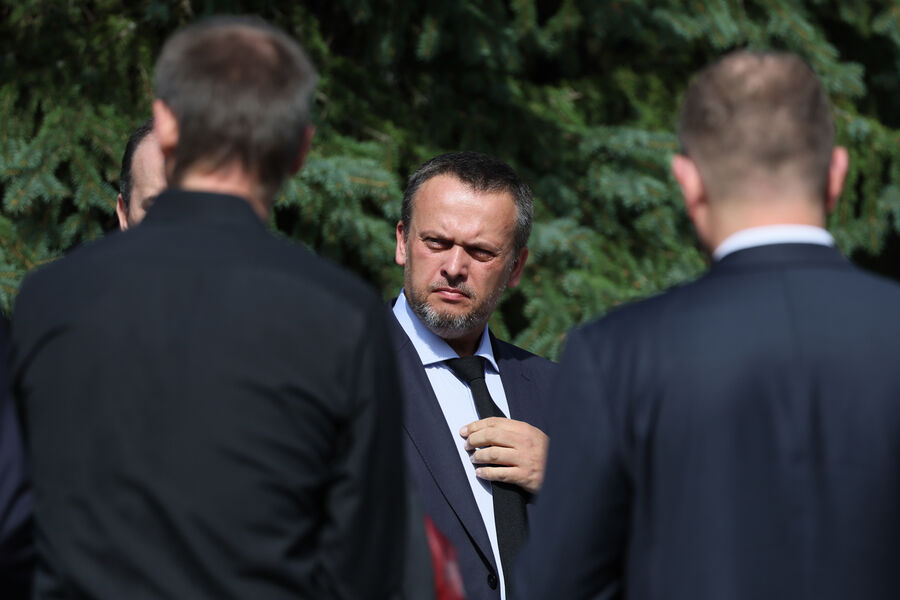 Министр транспорта РФ Андрей Никитин на&nbsp;церемонии прощания с&nbsp;бывшим министром транспорта Романом Старовойтом в&nbsp;ЦКБ, 10&nbsp;июля 2025&nbsp;года