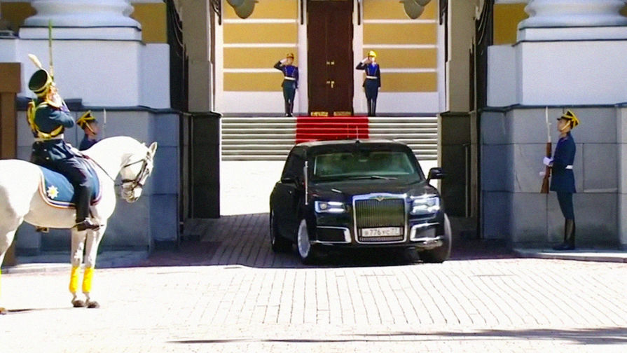 Новый лимузин проекта «Кортеж» во время инаугурации президента России Владимира Путина в Кремле, 7 мая 2018 года