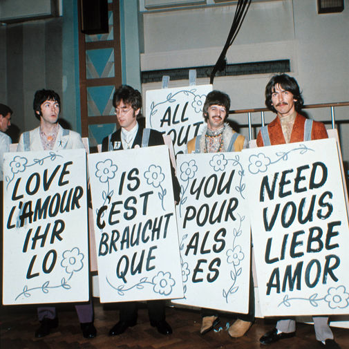 Участники The Beatles Пол Маккартни, Джон Леннон, Ринго Старр и Джордж Харрисон во время презентации песни «All You Need Is Love», 1967 год