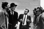 Актеры Юрий Никулин, Сергей Филиппов, фотокорреспондент ТАСС Александр Коньков и режиссер Леонид Гайдай в перерыве между съемками фильма «12 стульев», 1971 год