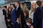 Родственники президента США Дональда Трампа у&nbsp;самолета на&nbsp;авиабазе Эндрюс, 20&nbsp;января 2021&nbsp;года