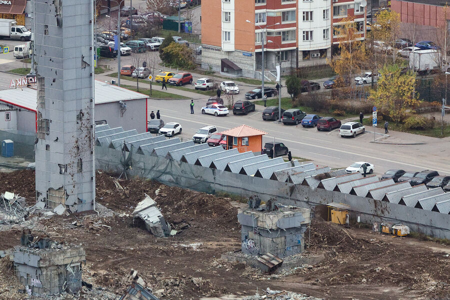Вид на&nbsp;территорию горнолыжного комплекса &laquo;Снежком&raquo;, где при&nbsp;демонтаже произошло обрушение части колонны, 11&nbsp;ноября 2025&nbsp;года