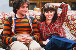 <b>«Морк и Минди» (1978-1982)</b>
<br><Br>
Известность Уильямсу принес сериал «Морк и Минди», в котором он исполнил главную роль — человекоподобного инопланетянина Морка, прилетающего на Землю с целью изучения людей. Ситком продержался четыре сезона и был закрыт в 1982 году по причине низких рейтингов. Самому актеру эта роль принесла первый в его карьере «Золотой глобус» (и еще одну номинацию).
