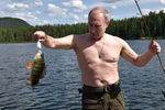 Президент России Владимир Путин во время рыбалки на озерах в Туве в первых числах августа 2017 года