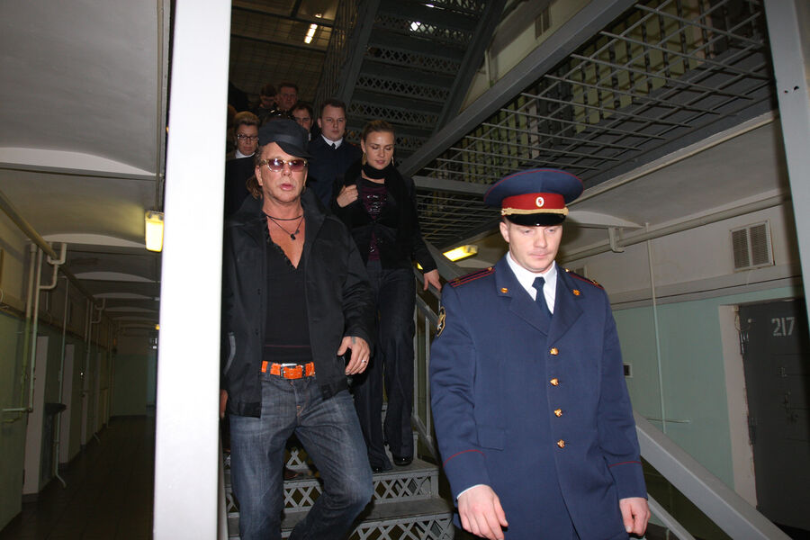 Актер Микки Рурк во время посещения Бутырской тюрьмы в&nbsp;Москве, 2009&nbsp;год 