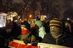Основная доля участников акции пришлась на молодых антифашистов и леваков, с которыми всю жизнь были очень дружны Маркелов и Бабурова.