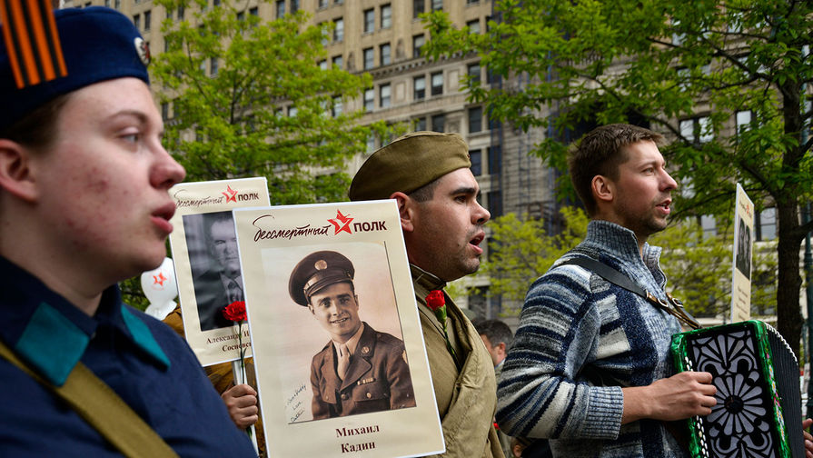 Участники акции &laquo;Бессмертный полк&raquo; в&nbsp;Нью-Йорке