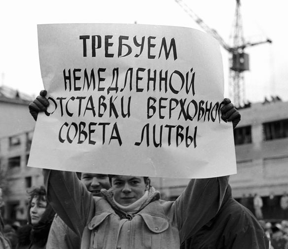 Русскоязычное население Литвы выражает свое несогласие с&nbsp;политикой, проводимой парламентом республики, 11&nbsp;января 1991&nbsp;года