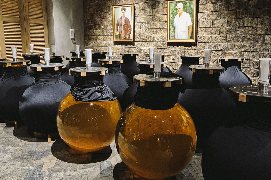 Стеклянные емкости объемом 220&nbsp;л для&nbsp;игристого вина