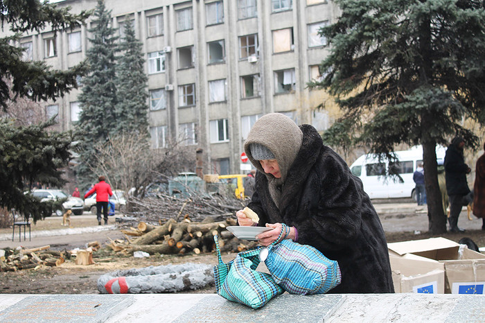 В&nbsp;Дебальцево нет света и воды, люди могут поесть только у&nbsp;полевых кухонь на&nbsp;улице