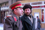 <b>«Москва на Гудзоне» (1984)</b>
<br><Br>
В комедийной мелодраме Пола Мазурски Уильямс сыграл саксофониста московского цирка Владимира Иванова, который во время зарубежных гастролей принимает решение не возвращаться на родину и остаться в США навсегда. Критики высоко оценили и эту работу актера, вновь номинировав его на «Глобус».