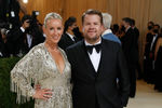 Джеймс Корден с женой Джулией Кери на Met Gala 2021