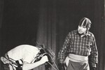 Юморист Евгений Петросян играет разбойника в спектакле «Новые приключения в стране Мульти-пульти» в Театре эстрады в Москве, 1975 год