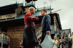 <b>«Горыныч», реж. Дмитрий Хонин</b>
<br><br>
<b>Где и когда смотреть:</b> в кино — с 23 октября
<br><br>
Киносказка с Александром Петровым в роли моряка, который оказывается в неопознанном княжестве и обзаводится верным другом — дракончиком Горынычем.
