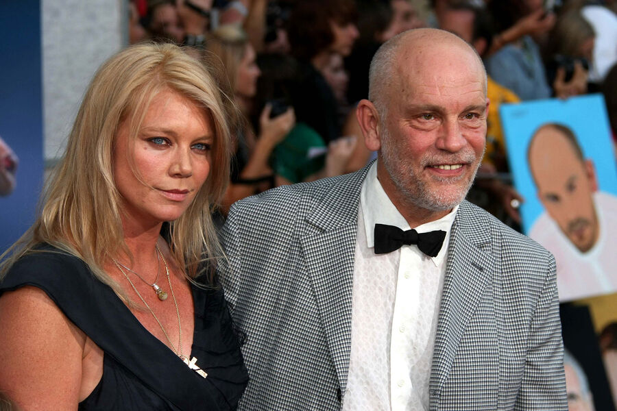 Актеры Пита Уилсон и Джон Малкович на&nbsp;премьере фильма «Чемпион», 2010&nbsp;год